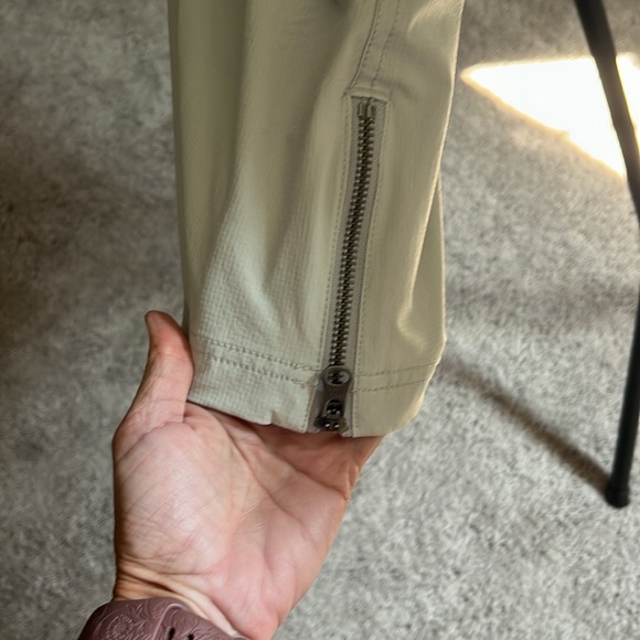 Athelta size 8 gray skort. In great condition. - Picture 5 of 8